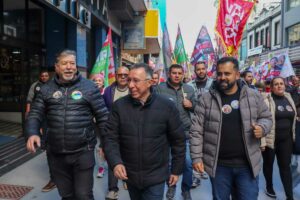Campanha eleitoral aumenta o número de circulantes no centro de Santa Maria.