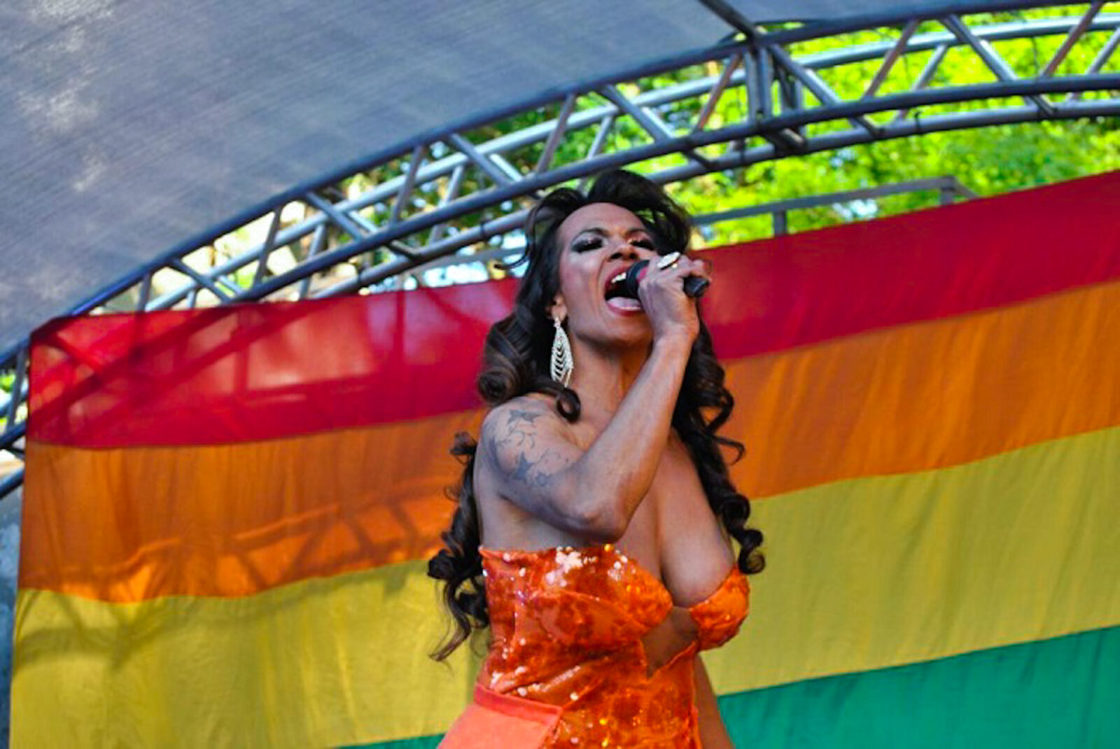 Cilene participou, em 2019, da Parada do Orgulho LGBT Alternativa organizada pelo Coletivo Voe apresentando uma de suas performances - Foto: Vitória Gonçalves.